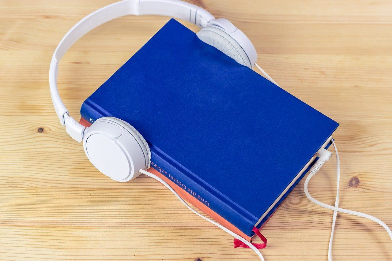 أفضل تطبيقات الكتب الصوتية العربية والعالمية