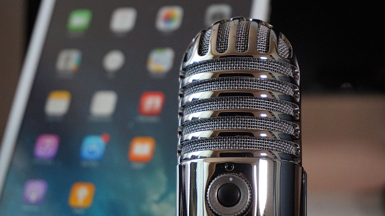 أفضل تطبيقات الاستماع للنشرات الصوتية podcasts